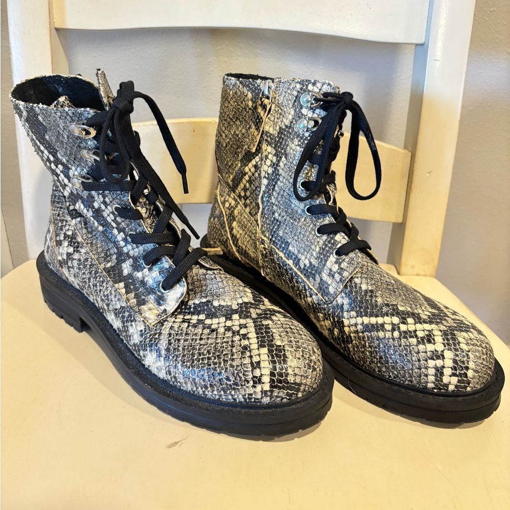 Salt+Umber Snake Embossed Combat Boots Red Heel Lug Sole Size 40 Bikercore - Picture 2 of 11
